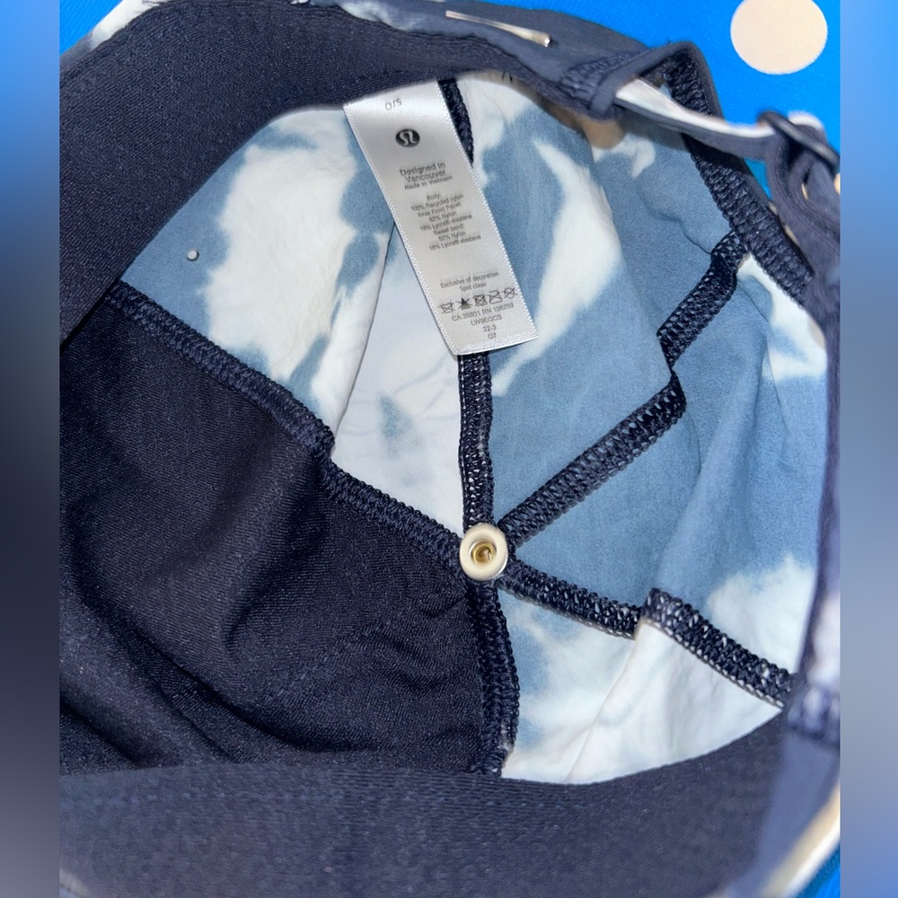 SOLD 🍒 Lulu Baller Hat Soft
Indigo Ice Print Blue Multi Brand new without tags - Picture 9 of 9